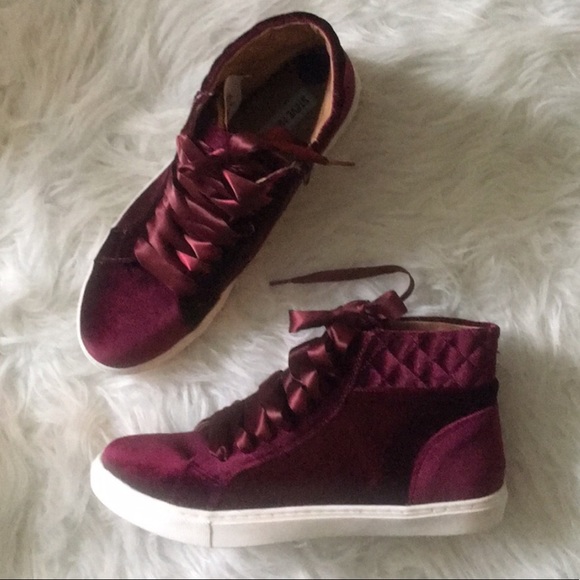 Steve Madden Purple Velvet Endira Sneakers - Picture 2 of 8